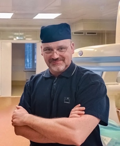 Руководитель отделения рентгенохирургических методов диагностики и лечения - Боломатов Николай Владимирович